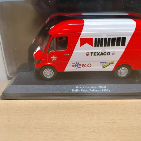 N/64. Mercedes 208D (1992) Rally Team Poland Asistencia en rallye