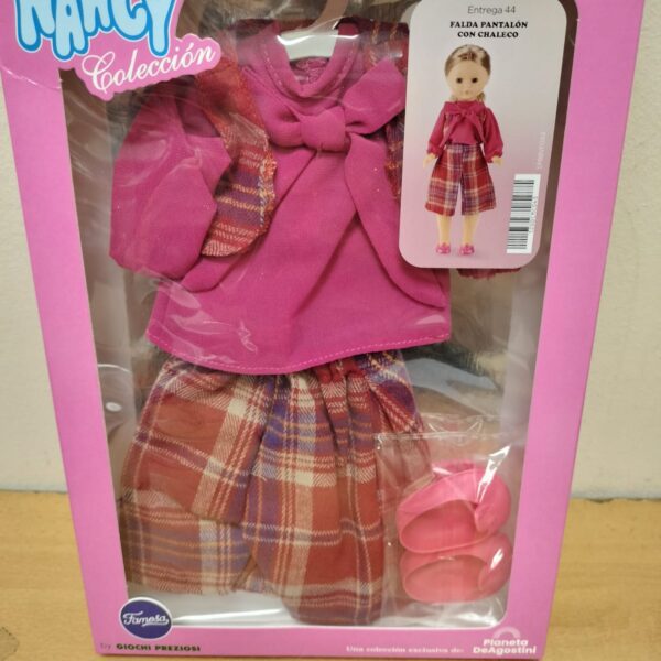 #44 CONJUNTO DE FALDA PANTALÓN CON CHALECO Nancy